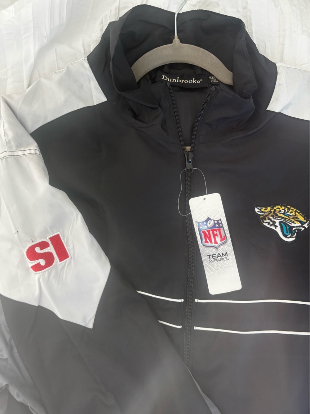 NWT Men’s Jacksonville Jaguar Windbreaker